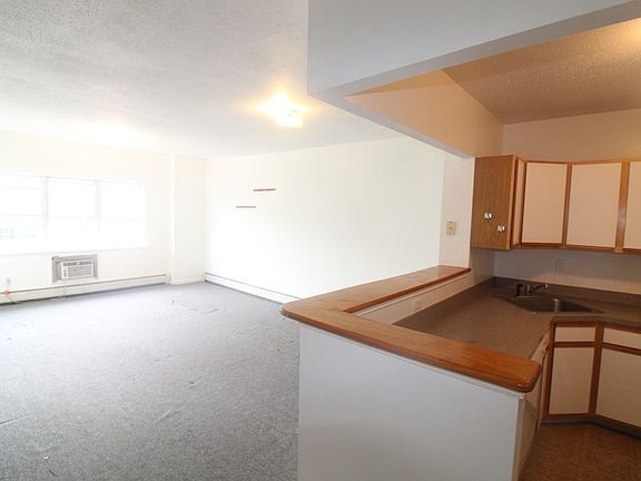2nd image of 679 Bergen St #3