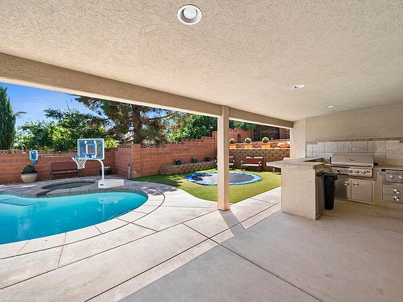 3rd image of 1207 W Escalante Dr