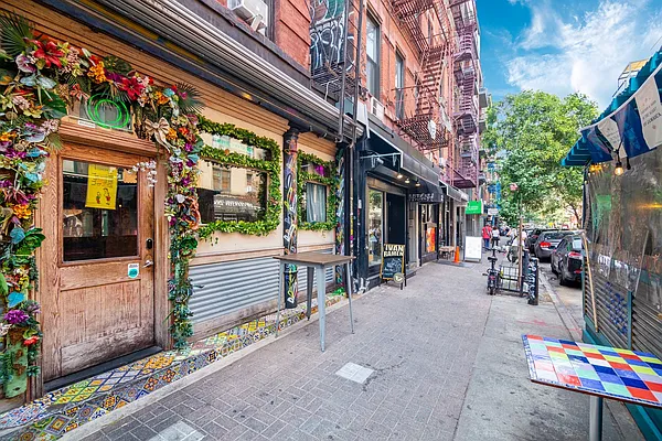 Rented by Compass | media 18