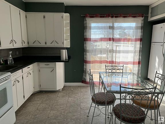 3rd image of 4806 52nd Ave