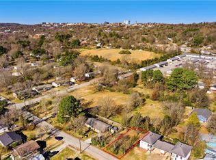 668 E McClinton St #B, Fayetteville, AR 72701