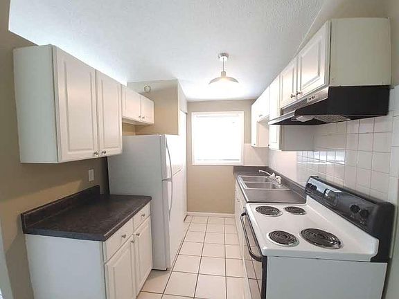 2nd image of 20 N Sheltering Oaks Dr APT C