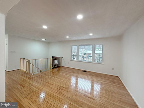 5th image of 4928 Kirkdale Dr