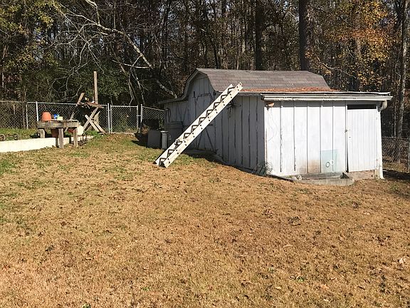 5th image of 3851 Wesley Dr