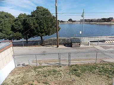 1st image of 4000 Lakeside Dr