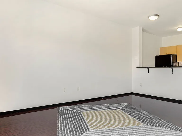412 11th Ave #9 — Photo 5