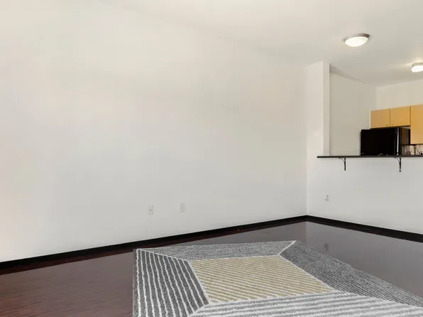 412 11th Ave Ph 9, Seattle, WA 98122