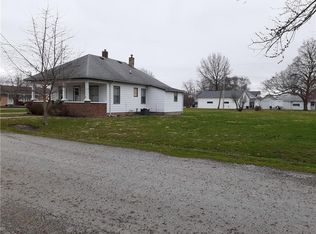 621 E Jackson Ave, Chrisman, IL 61924