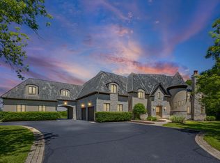 594 N Plum Tree Rd, Barrington Hills, IL 60010