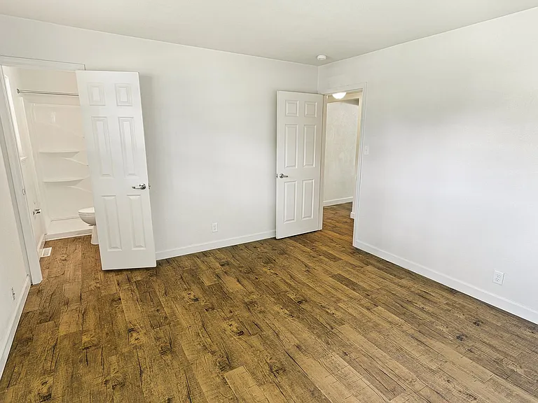 Green Door Apartments — Photo 157
