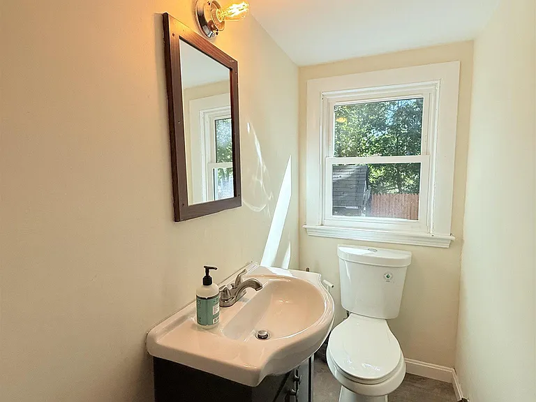 21 Jerome St — Photo 7