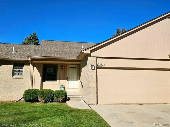 23537 Suttons Bay Dr, Clinton Township, MI 48036