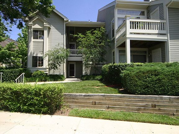 2nd image of 5917 Barbados Pl APT 102
