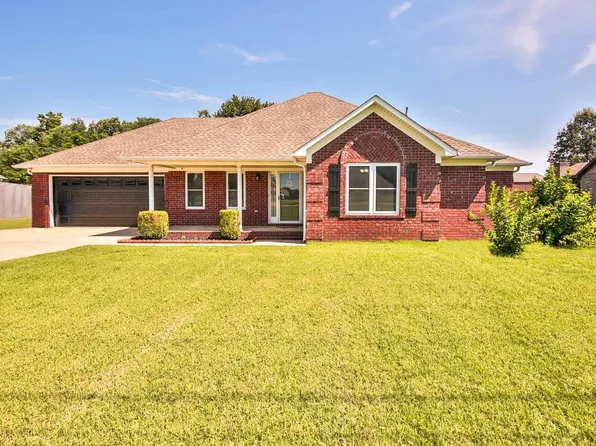 242 Sterling Farm Dr, Atoka, TN 38004