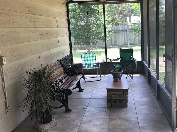 3rd image of 202 Honeysuckle Way