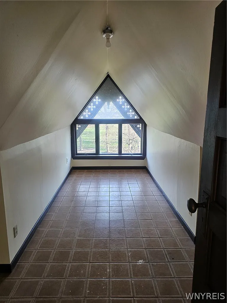 Building Photo - 714 Buffalo Ave #5