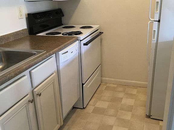 3rd image of 2833 Magazine St APT 208