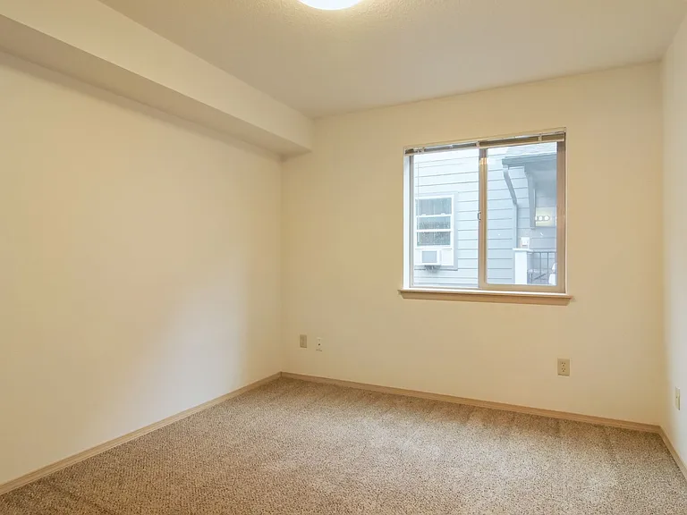 Hays Apartments — Photo 32