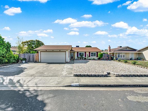 5th image of 421 Sarah Way