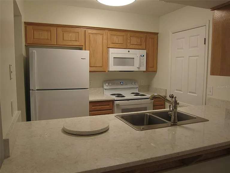 7023 SW 21st Ln — Photo 8