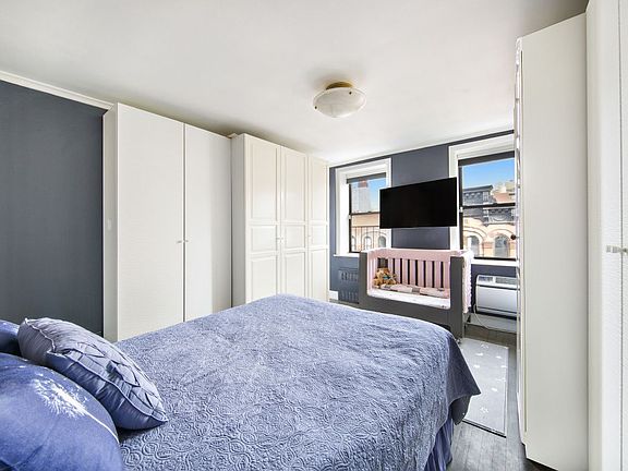 4th image of 244 W 15th St #6F