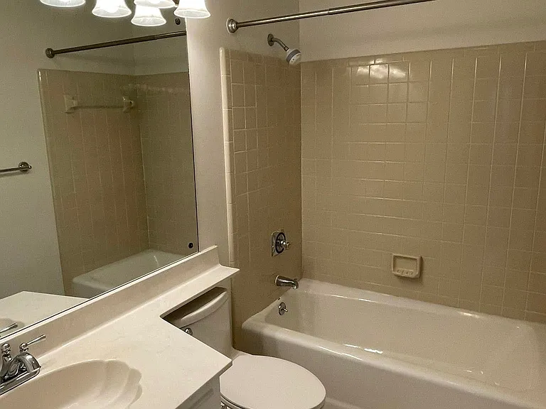 312 Katharine Ct W #B — Photo 10