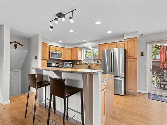 5th image of 140 Iroquois Dr