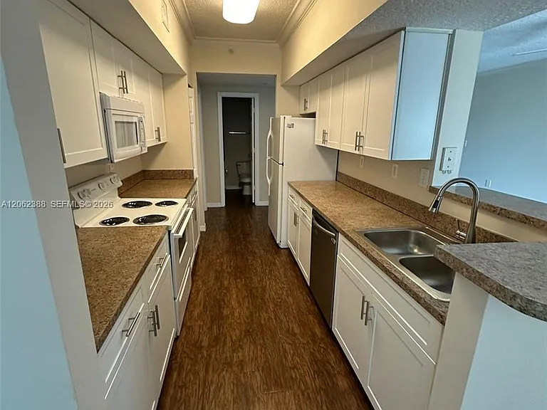 11600 SW 2nd St #18208 — Photo 5