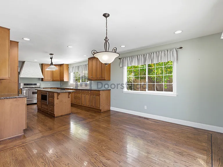 1429 Magazine St — Photo 11
