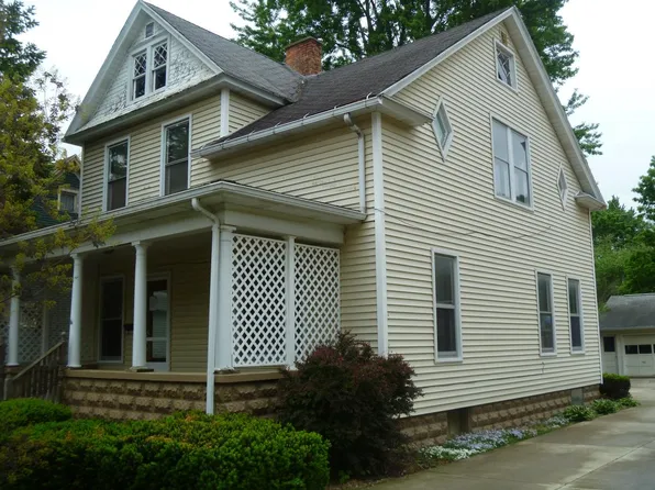 907 College Ave, Adrian, MI 49221