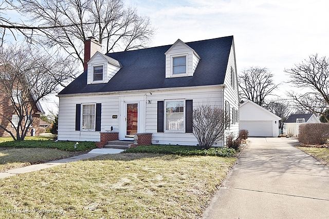 1st image of 910 Kensington Pl