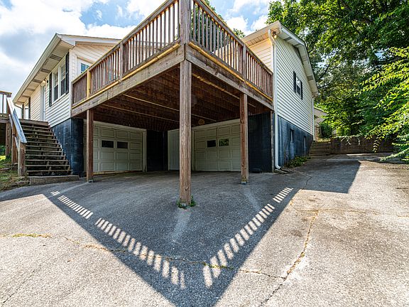 3rd image of 1314 Goldleaf St