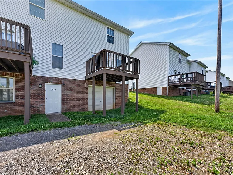 2072 Tynewood Dr — Photo 26