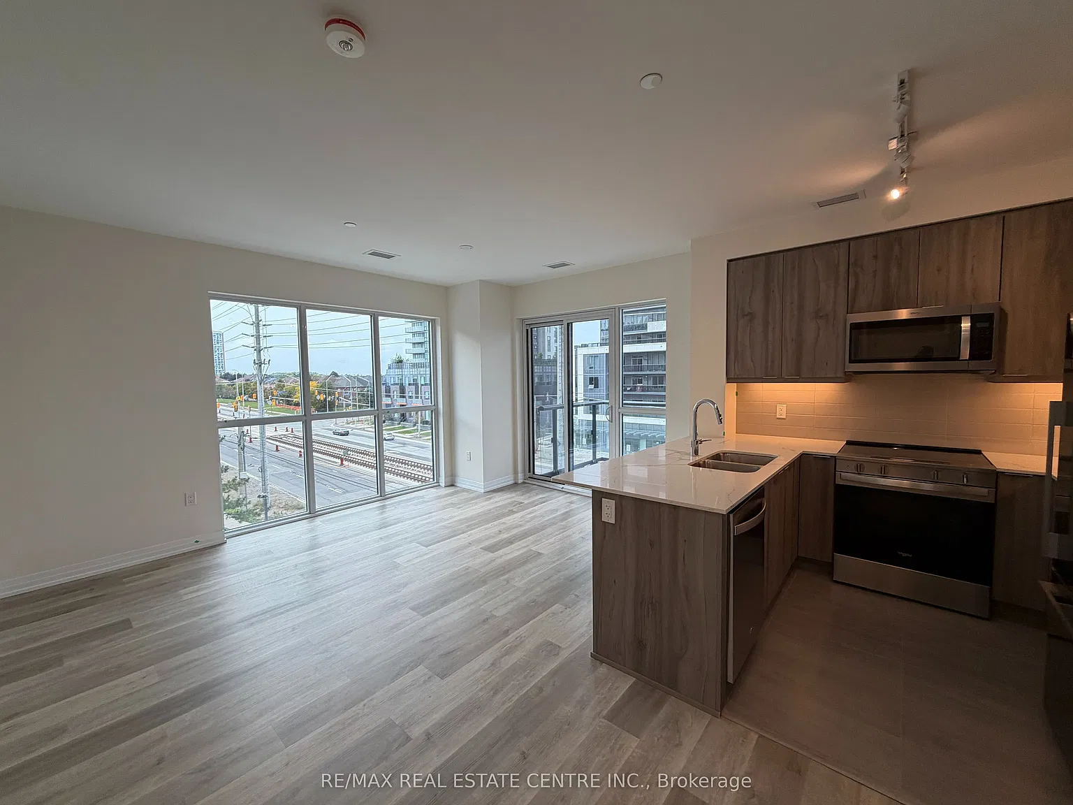 1 bed, $2,100 — Photo 3