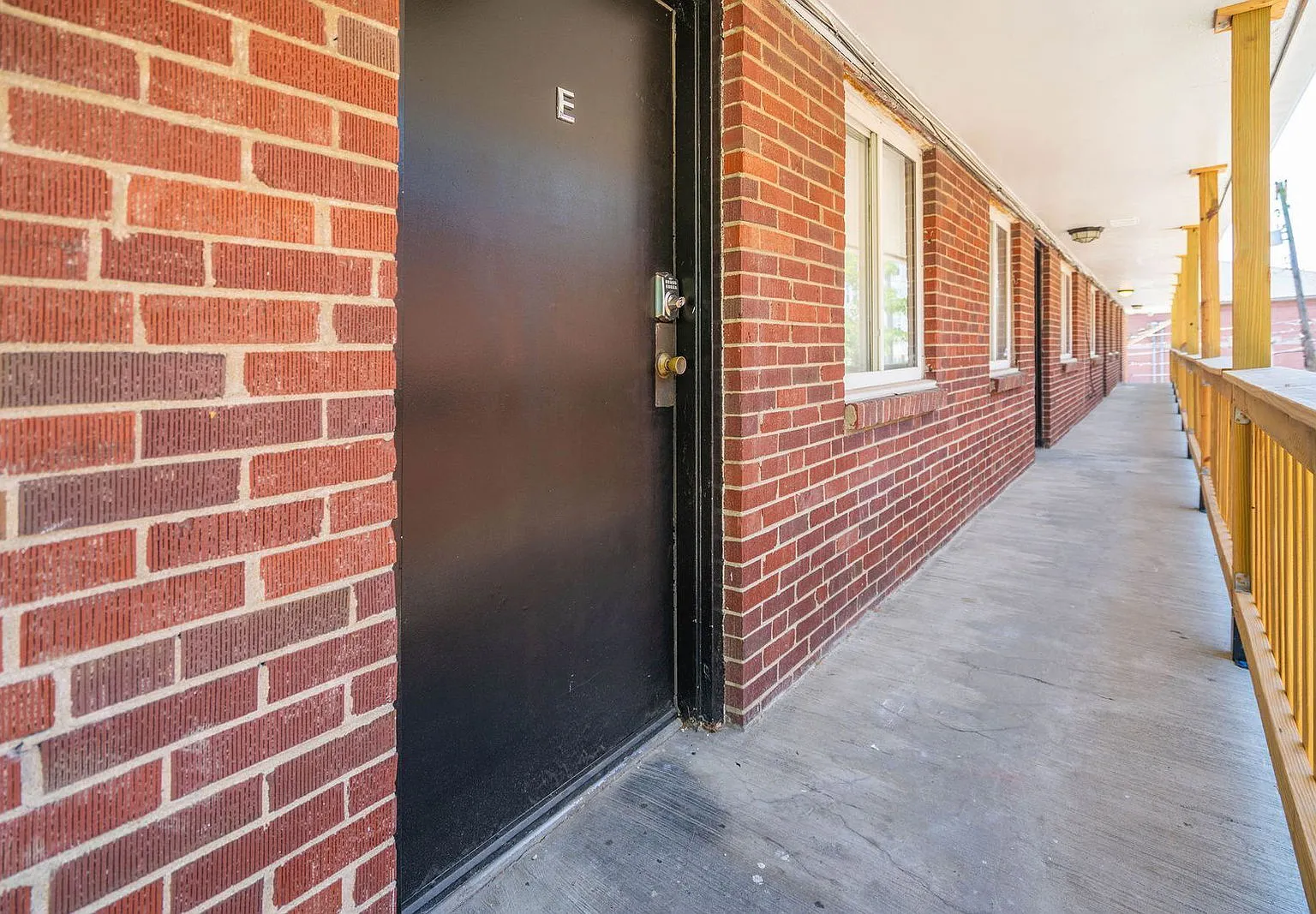 1 bed, 1.0 bath, $1,135 — Photo 2