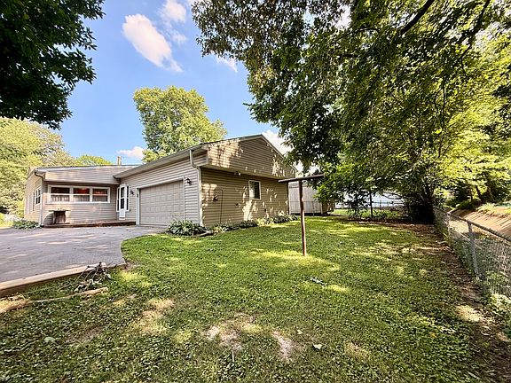 3rd image of 3219 Lorine Ln