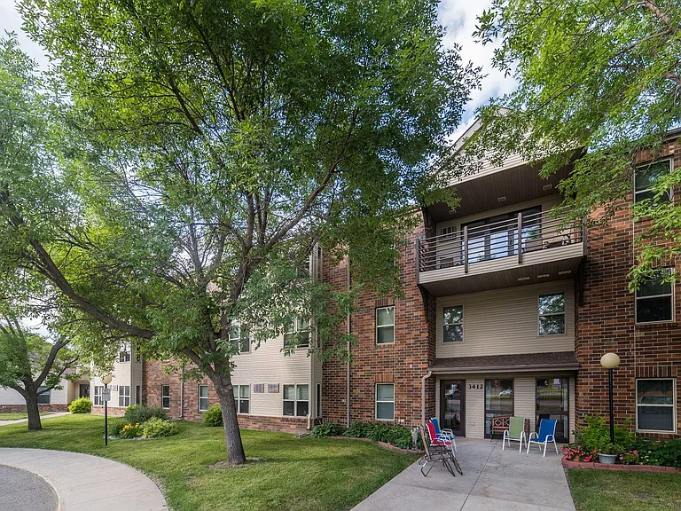 Carriage House Senior Apartments — Photo 9