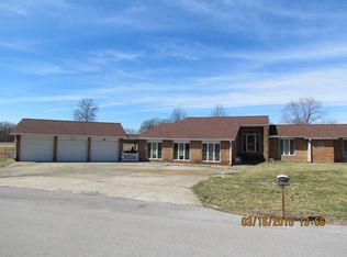 210 Hendricks St, Zeigler, IL 62999