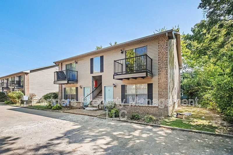 1621 N Leverett Ave #7