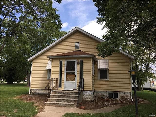 1st image of 608 S 1st St