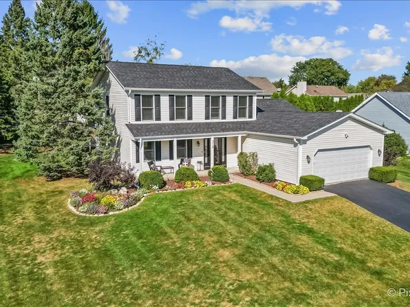 312 Wooded Knoll Dr, Cary, IL 60013