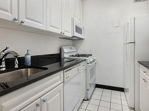 5th image of 230 W 55th St APT 10F