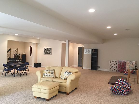 4th image of 400 Hunters Crest Dr