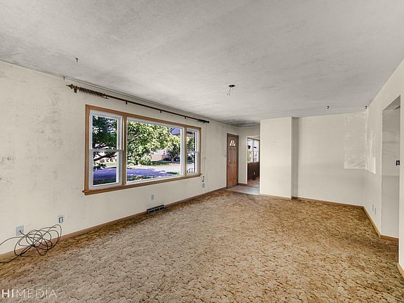 3rd image of 3844 Jewett Ave