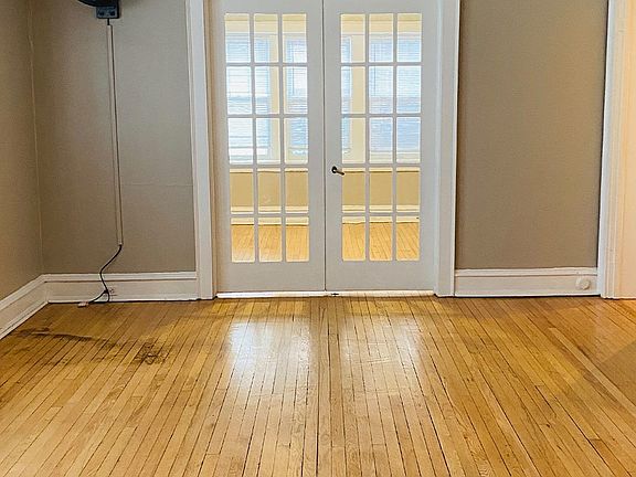 5th image of 3860 Harney St APT 2