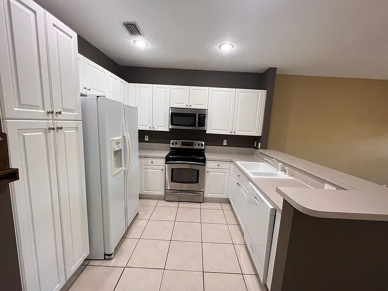 3361 NW 29th Ct — Photo 6