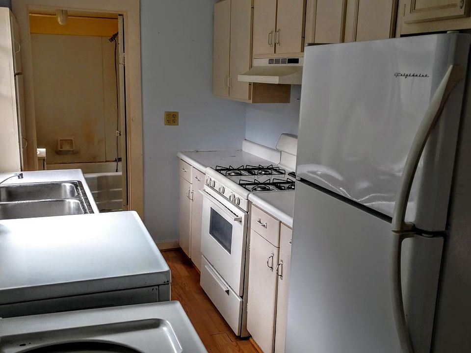 2nd image of 518 Valley Rd