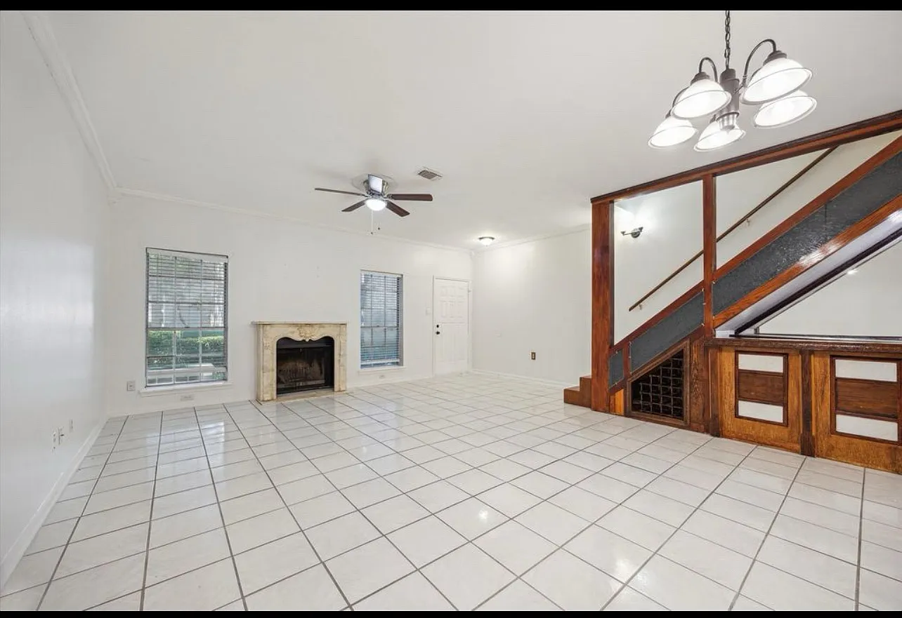 Regency Square Ct, Houston — Photo 1