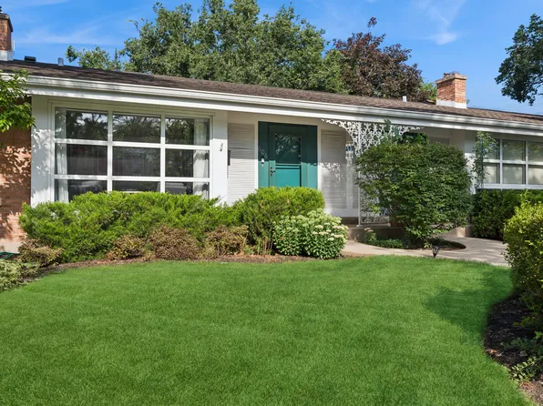 606 Carriage Hill Dr, Glenview, IL 60025