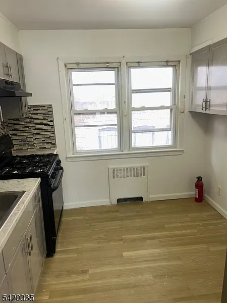 3 bed, 1.0 bath, $2,200 — Photo 3